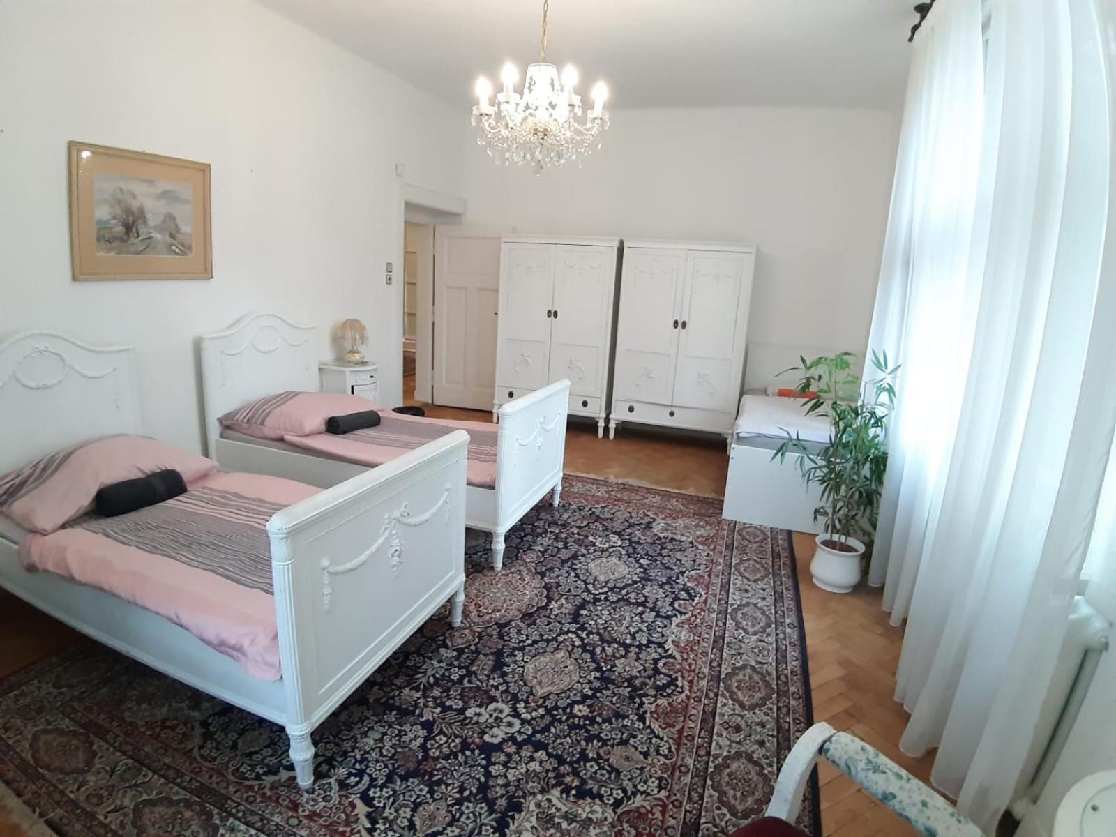 Rooms In Prague-Big+Comfy Ngoại thất bức ảnh