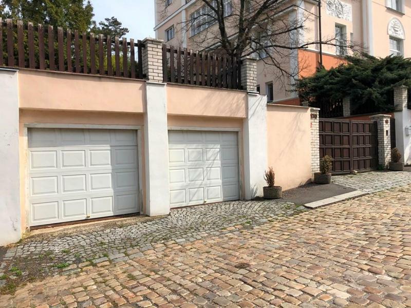 Rooms In Prague-Big+Comfy Ngoại thất bức ảnh