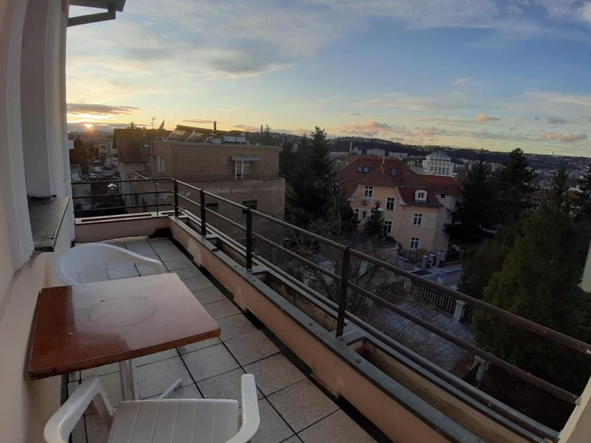 Rooms In Prague-Big+Comfy Ngoại thất bức ảnh