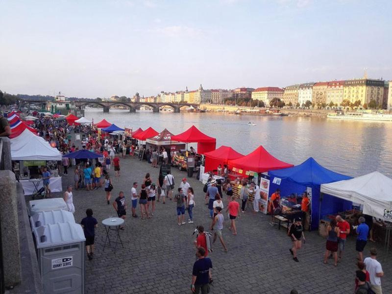 Rooms In Prague-Big+Comfy Ngoại thất bức ảnh